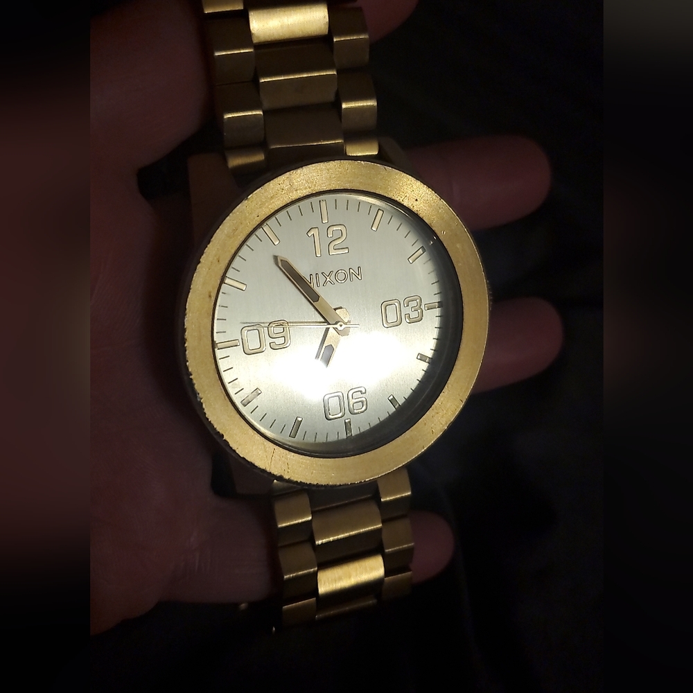 Nixon Stainless steel crystal glass watch
